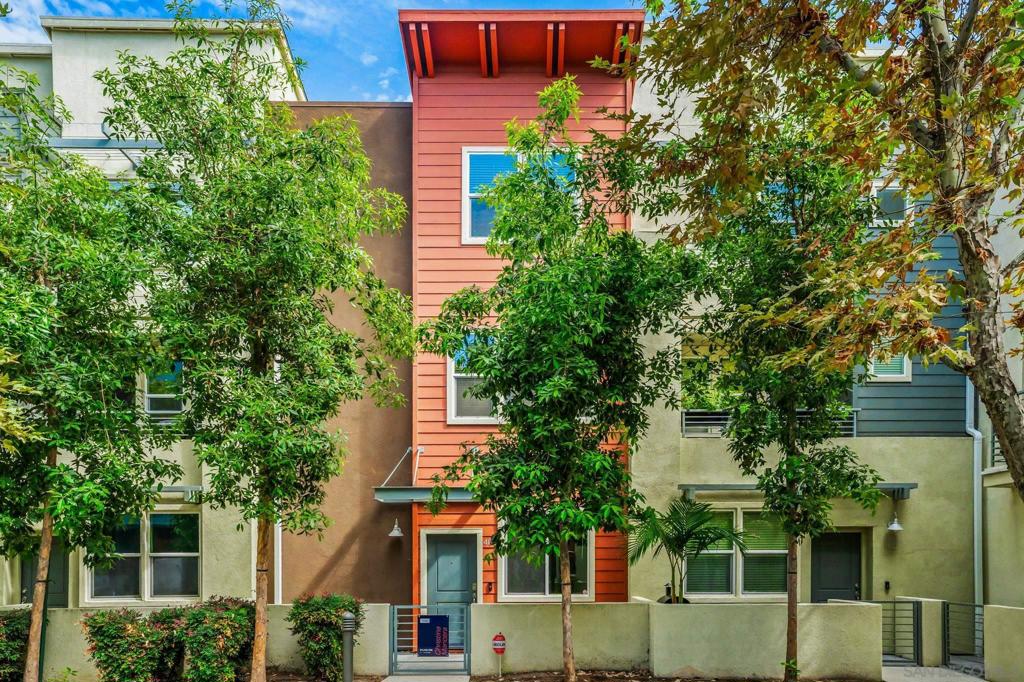 225 Royal Glen 408 Property Photo 2