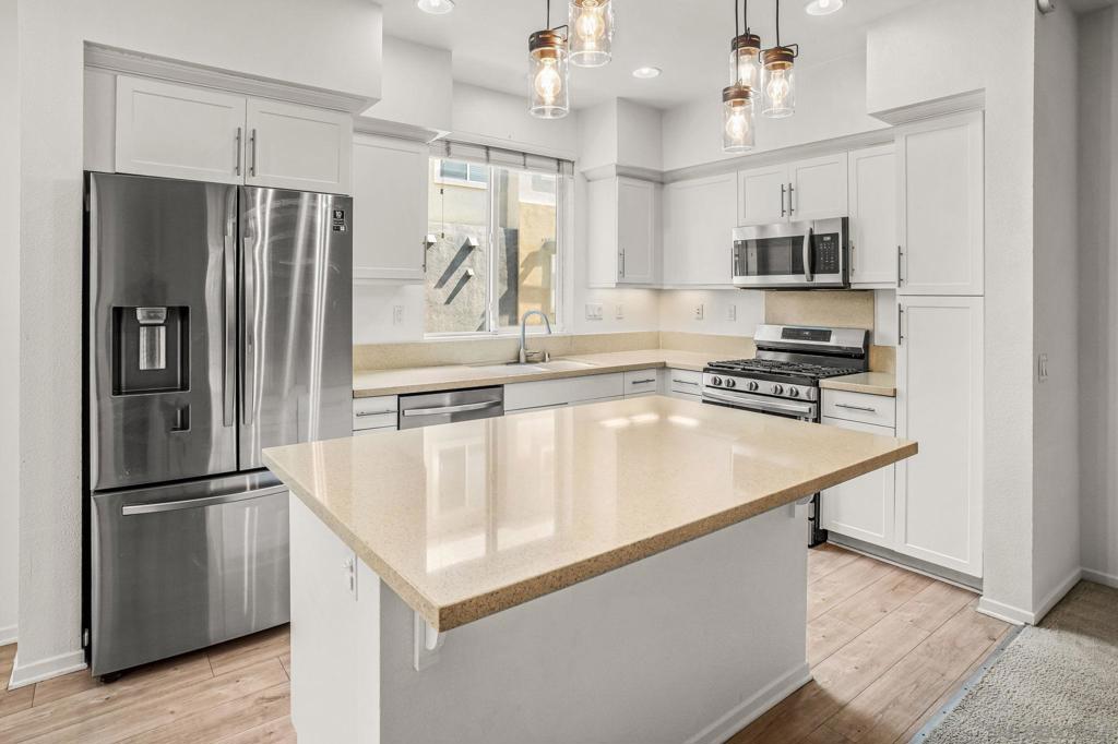 225 Royal Glen 408 Property Photo 11