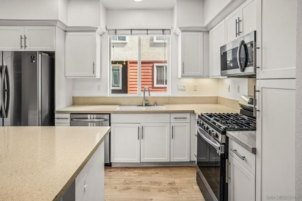 225 Royal Glen 408 Property Photo 12