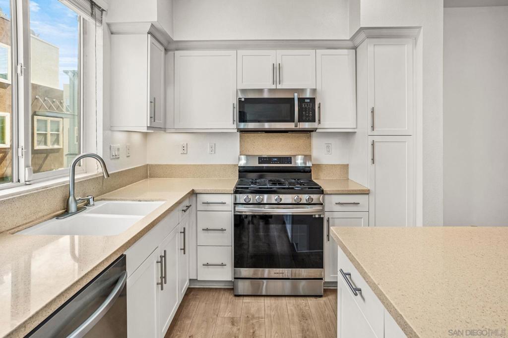 225 Royal Glen 408 Property Photo 13