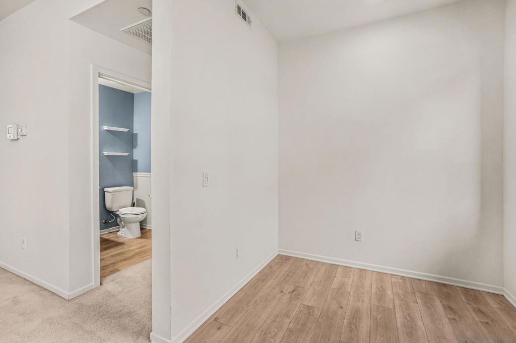 225 Royal Glen 408 Property Photo 17