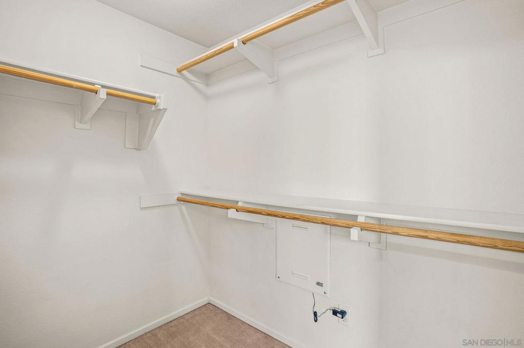 225 Royal Glen 408 Property Photo 25