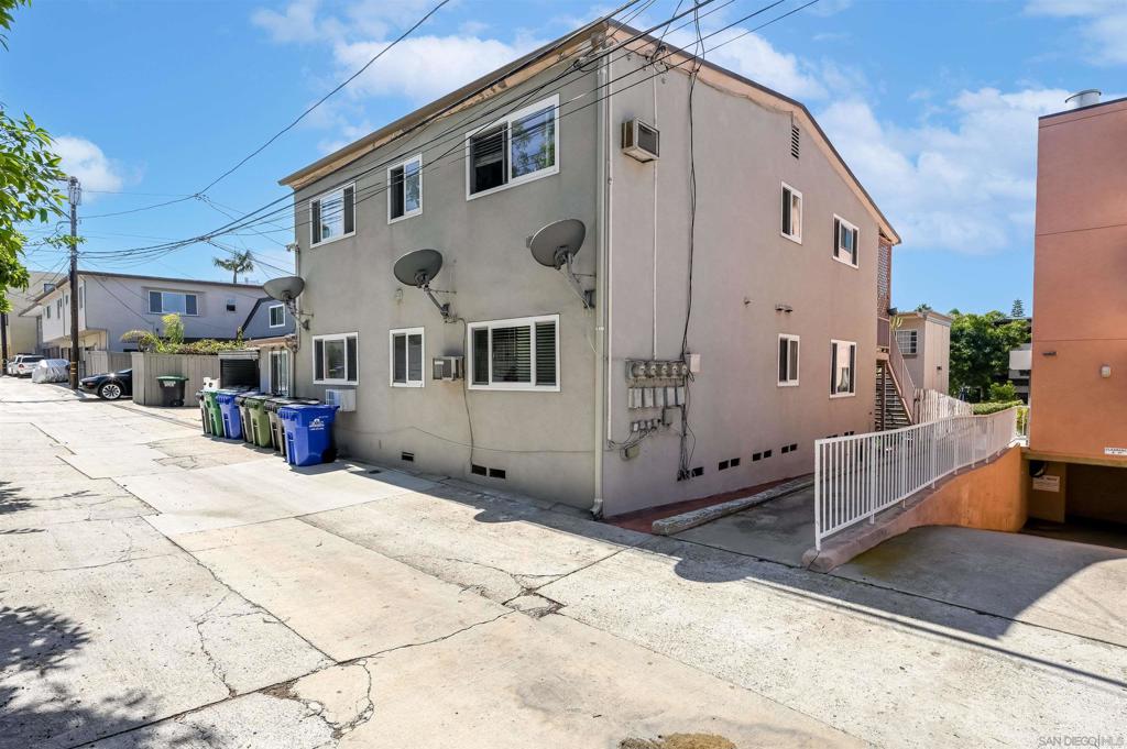 7447 Herschel Property Photo 4