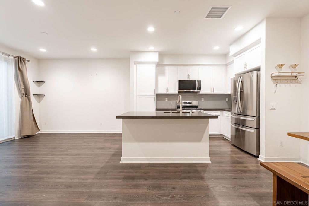 320 Waverunner Ct Property Photo 3