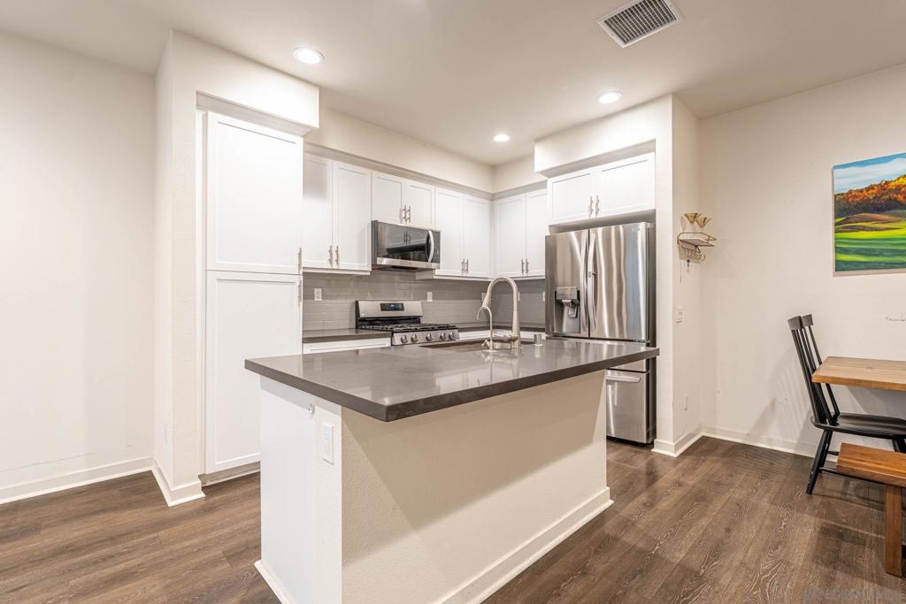 320 Waverunner Ct Property Photo 4