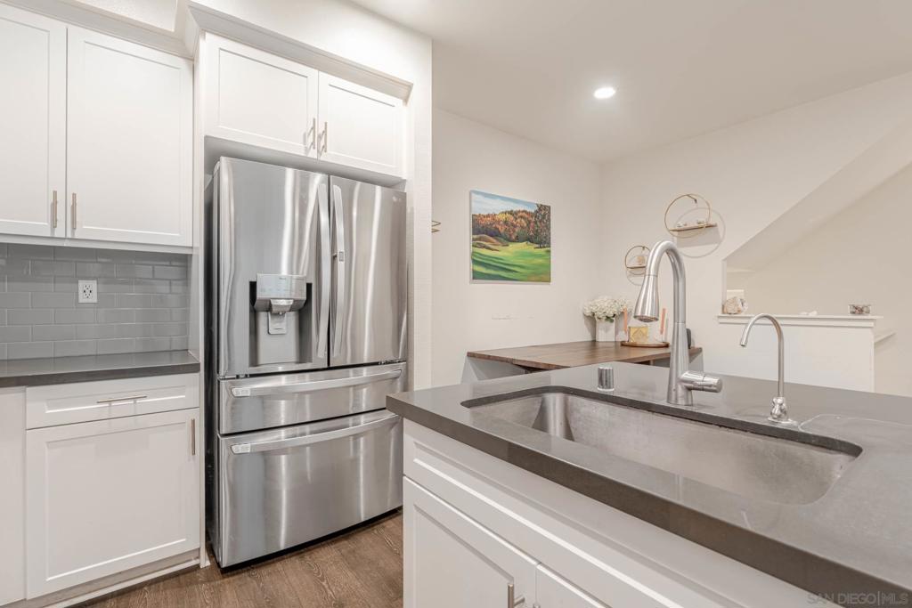 320 Waverunner Ct Property Photo 6