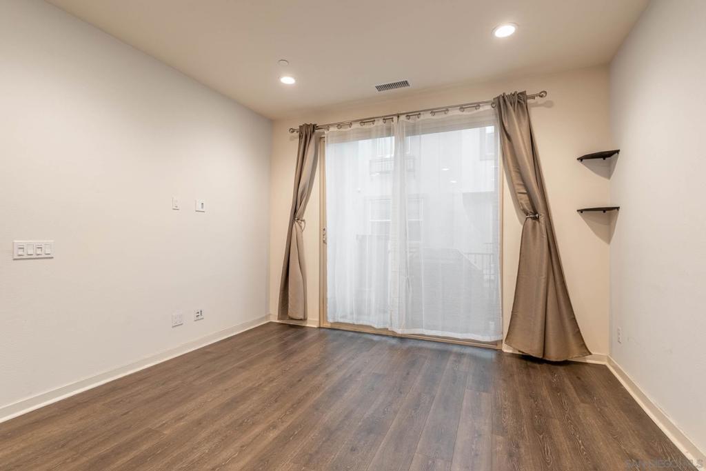 320 Waverunner Ct Property Photo 7