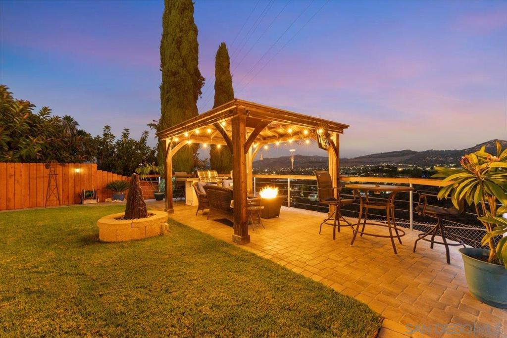 12431 Ridgeton Dr Property Photo 4