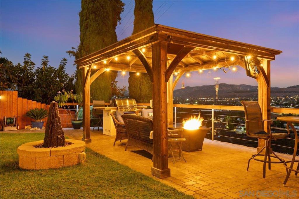 12431 Ridgeton Dr Property Photo 5