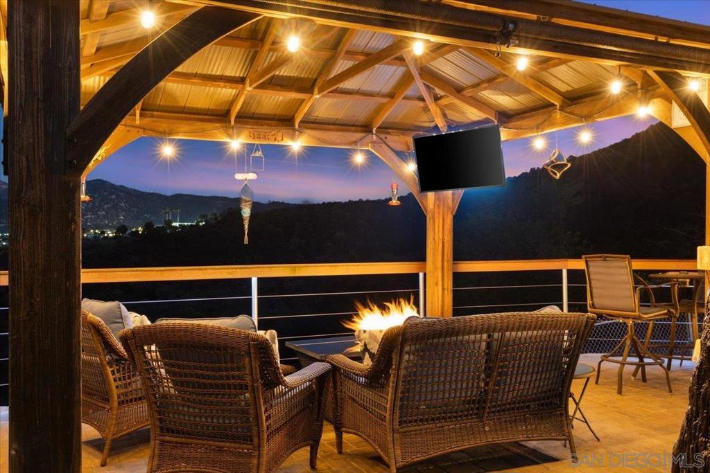 12431 Ridgeton Dr Property Photo 6