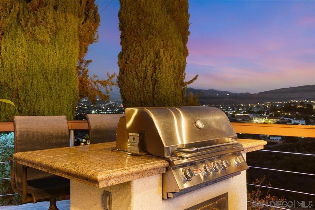 12431 Ridgeton Dr Property Photo 7