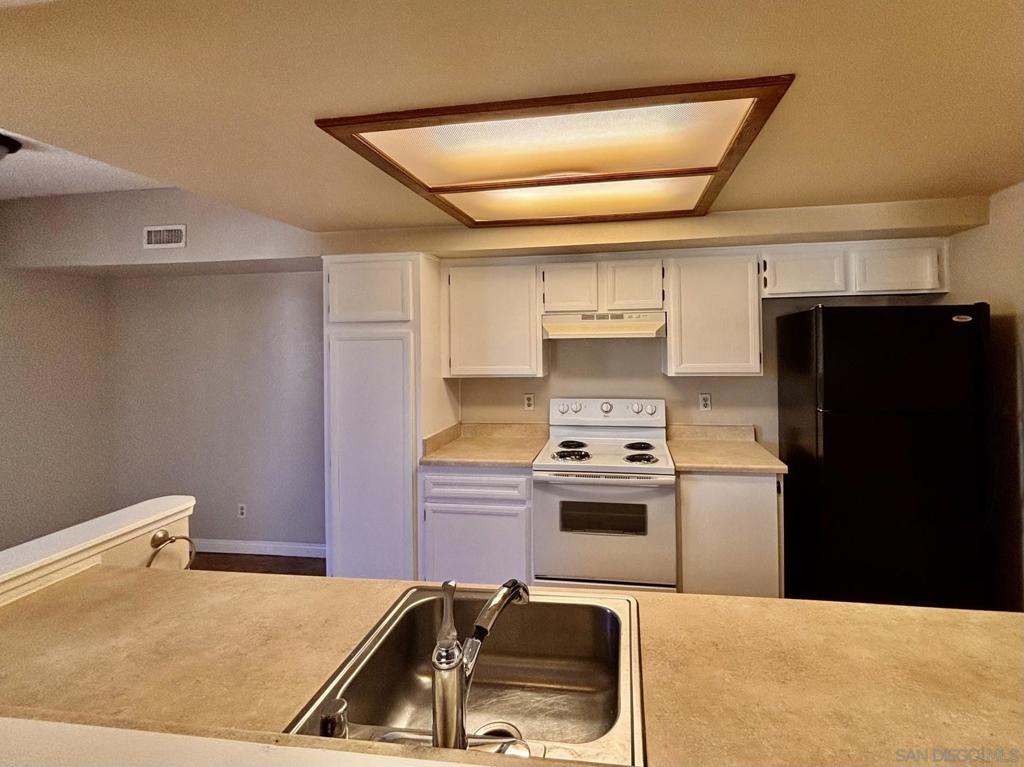 1040 E Washington Ave 33 Property Photo 6