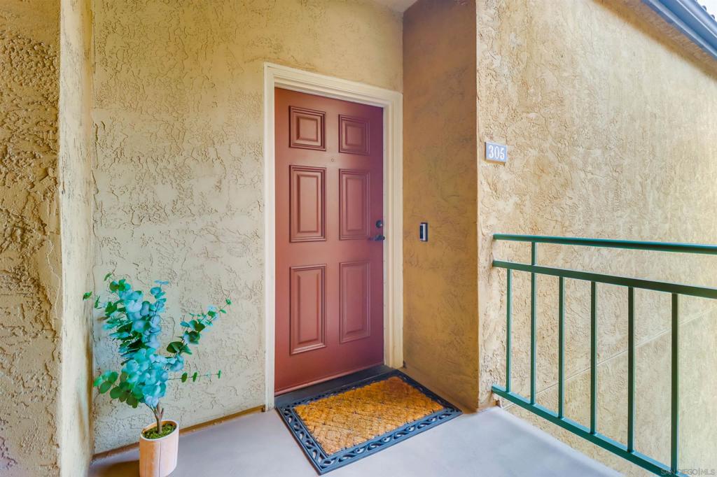 2050 Camino De La Reina 3305 Property Photo 2