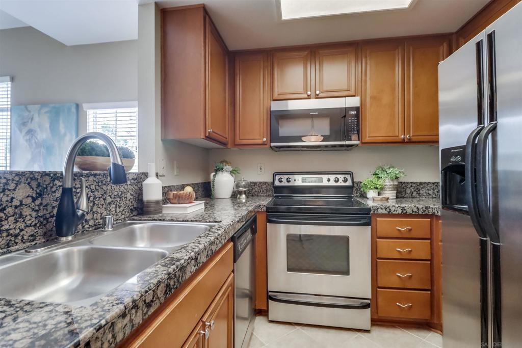 2050 Camino De La Reina 3305 Property Photo 6