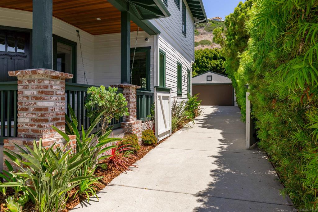 6411 Dowling Dr Property Photo 5