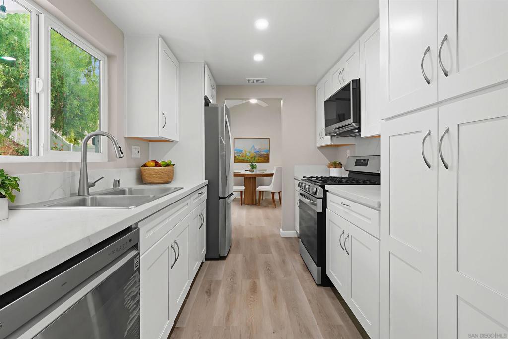 11244 Woodrush Property Photo 5