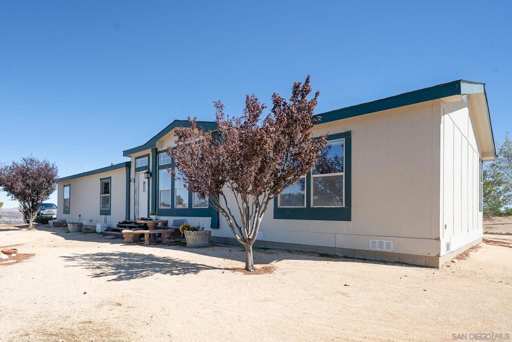 39550 Jewel Valley Ct Property Photo 2