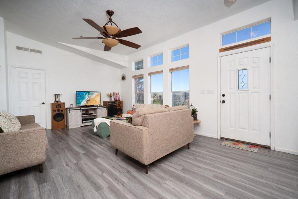 39550 Jewel Valley Ct Property Photo 3