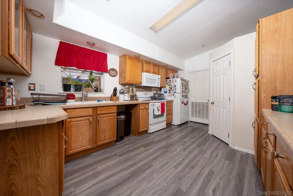 39550 Jewel Valley Ct Property Photo 8