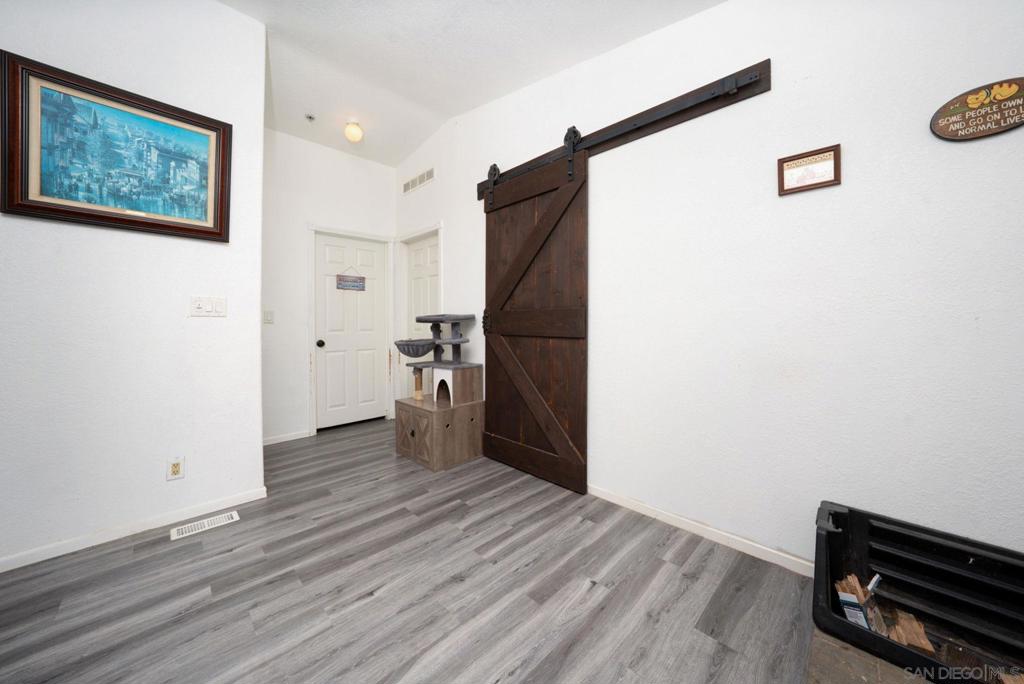 39550 Jewel Valley Ct Property Photo 11