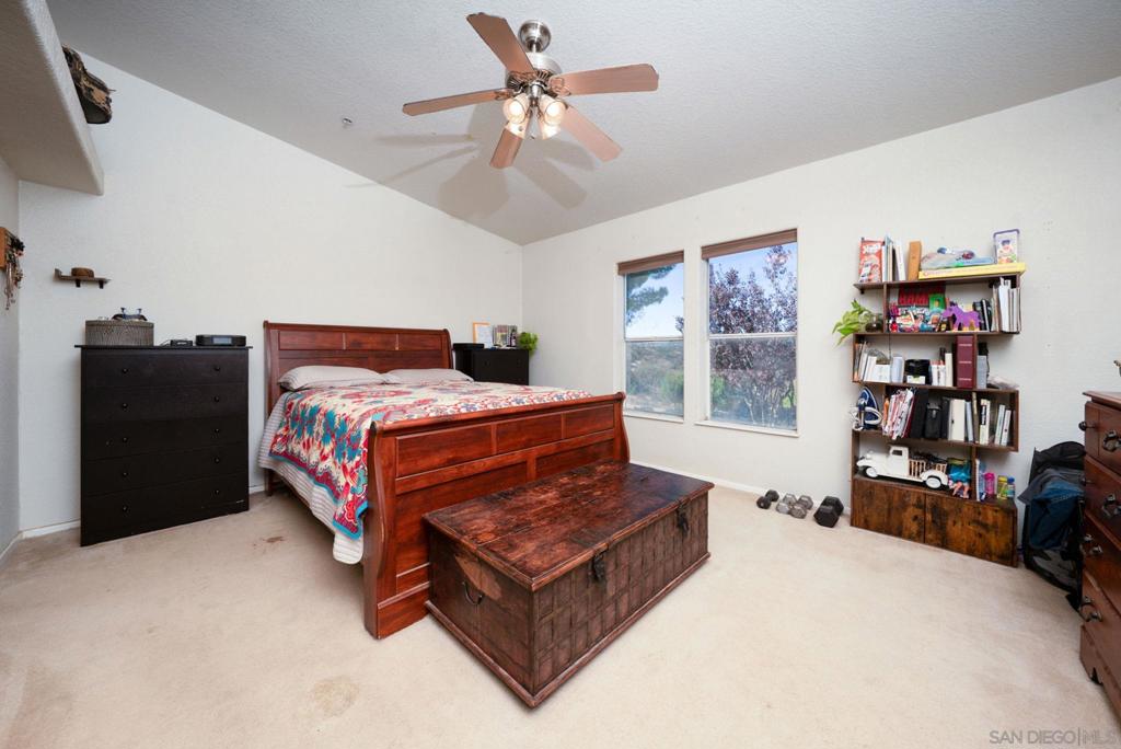 39550 Jewel Valley Ct Property Photo 12