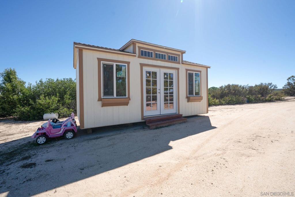 39550 Jewel Valley Ct Property Photo 22