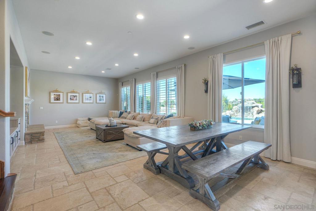 10055 Winecrest Rd Property Photo 5