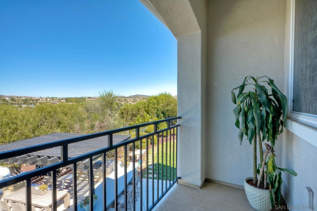 10055 Winecrest Rd Property Photo 8