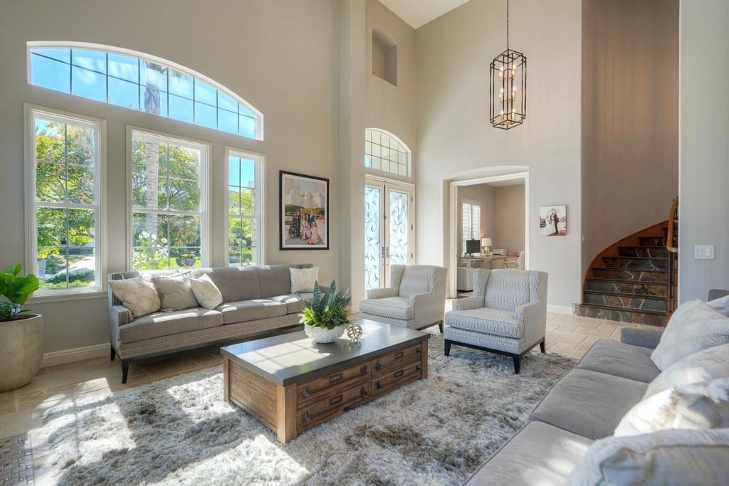 10055 Winecrest Rd Property Photo 12