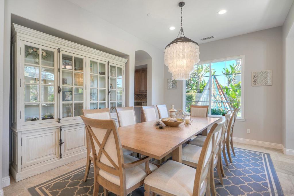 10055 Winecrest Rd Property Photo 14