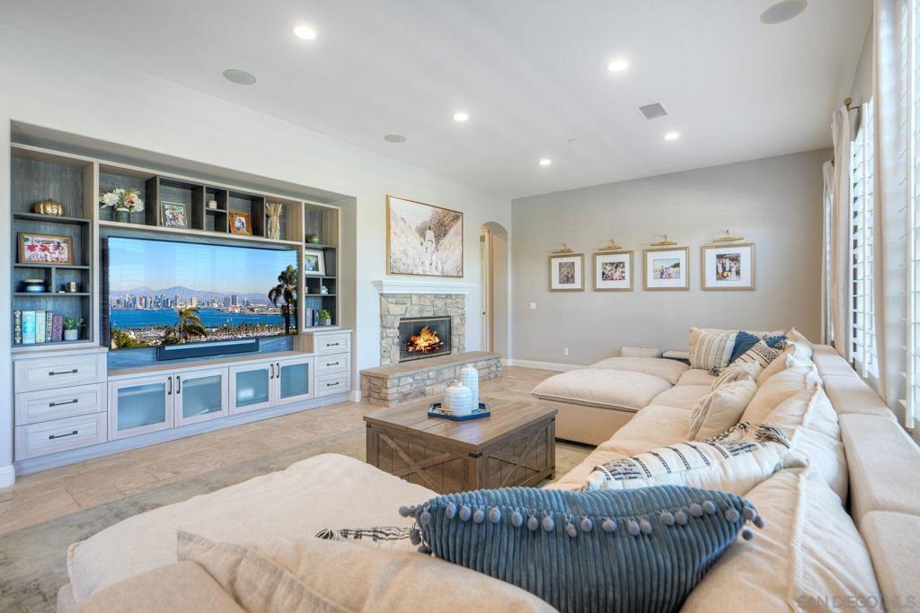 10055 Winecrest Rd Property Photo 17