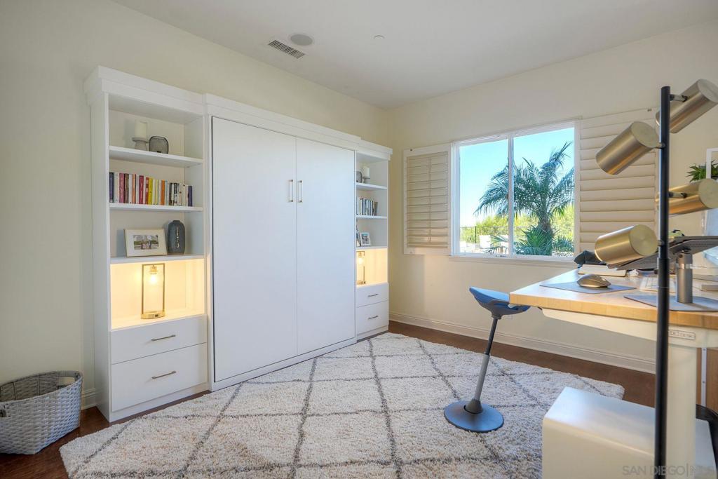 10055 Winecrest Rd Property Photo 18