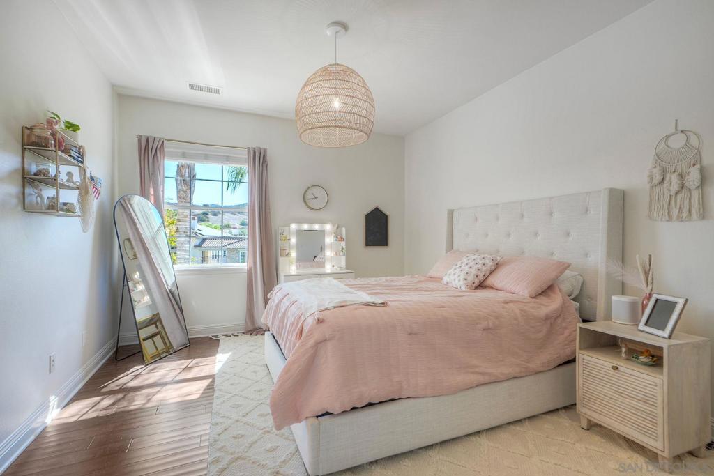 10055 Winecrest Rd Property Photo 28