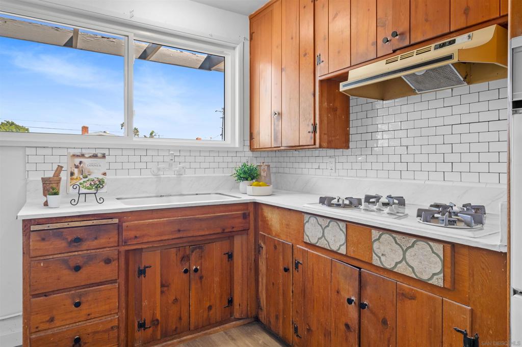 4972 Ensign St Property Photo 9