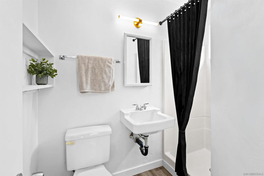 4972 Ensign St Property Photo 14