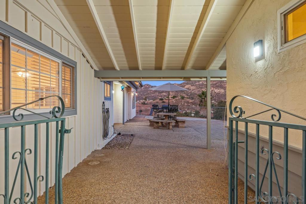 11330 Posthill Road Property Photo 6