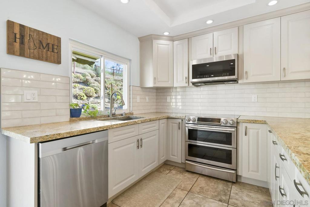 12061 Rue Des Amis Property Photo 16