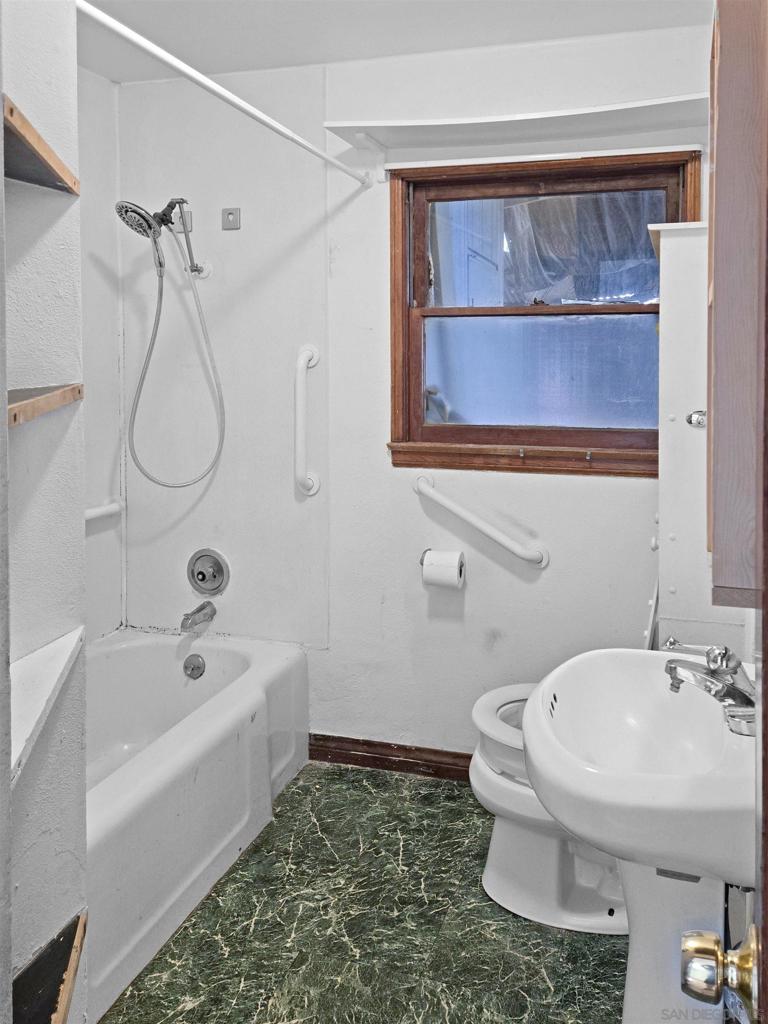 600 N Coast Hwy 101 Property Photo 5