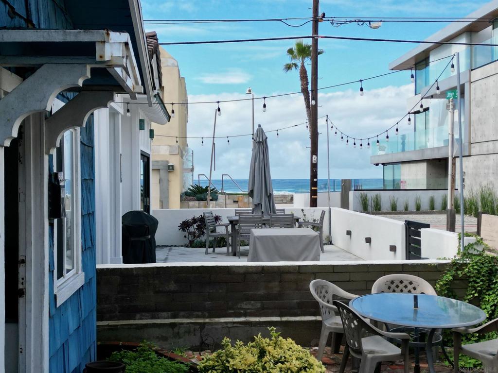 719 Jersey Ct Property Photo 2