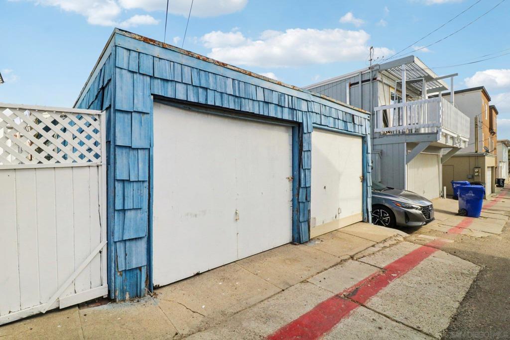 719 Jersey Ct Property Photo 32