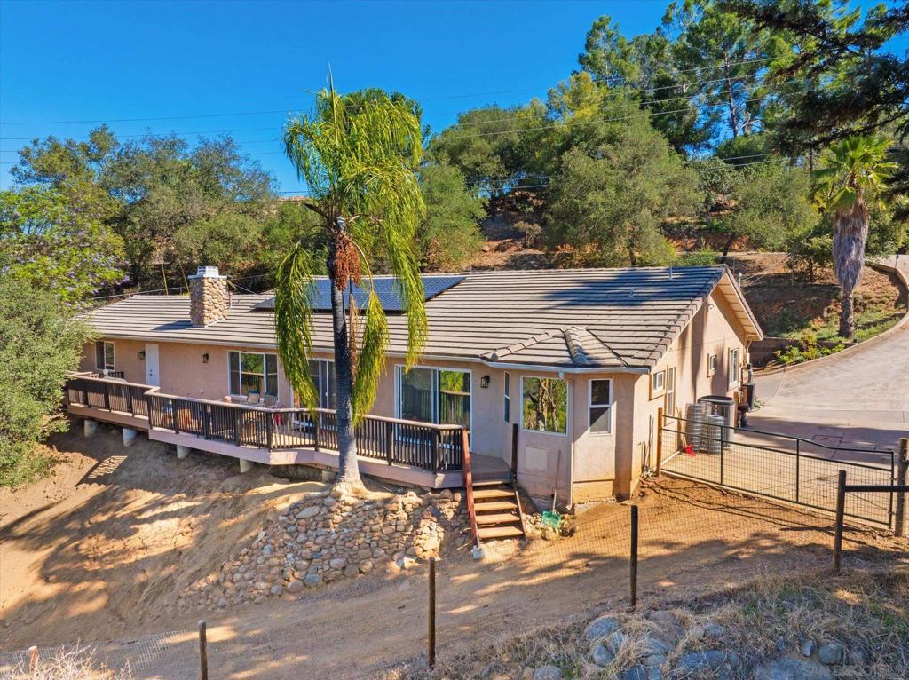 1714 Foss Rd Property Photo 1