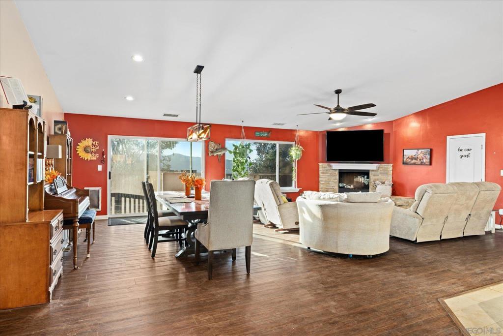 1714 Foss Rd Property Photo 7