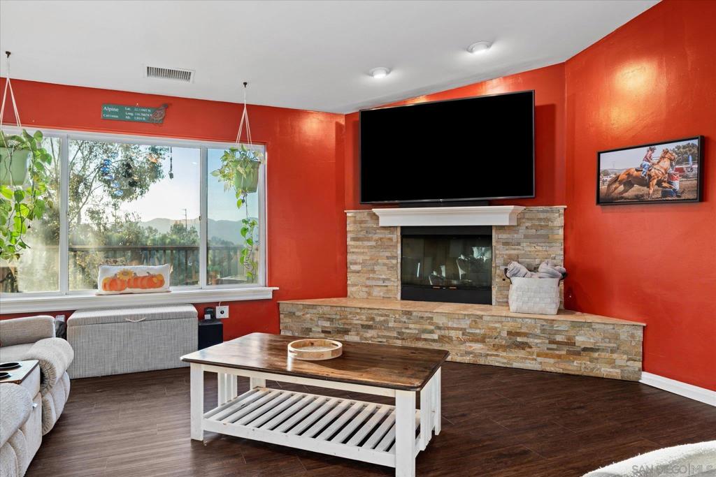 1714 Foss Rd Property Photo 9