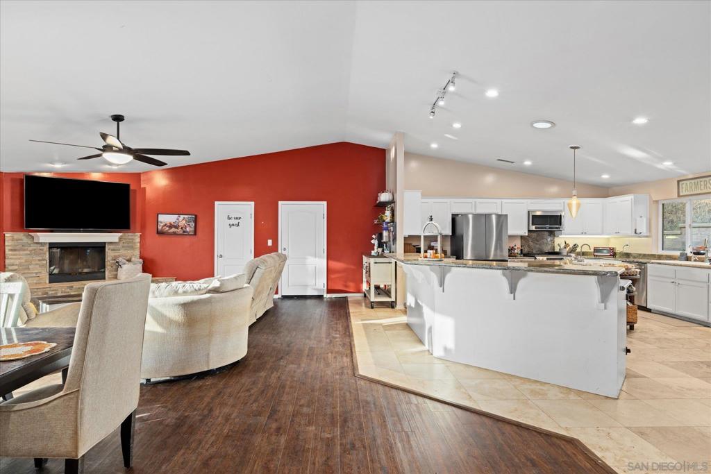 1714 Foss Rd Property Photo 12