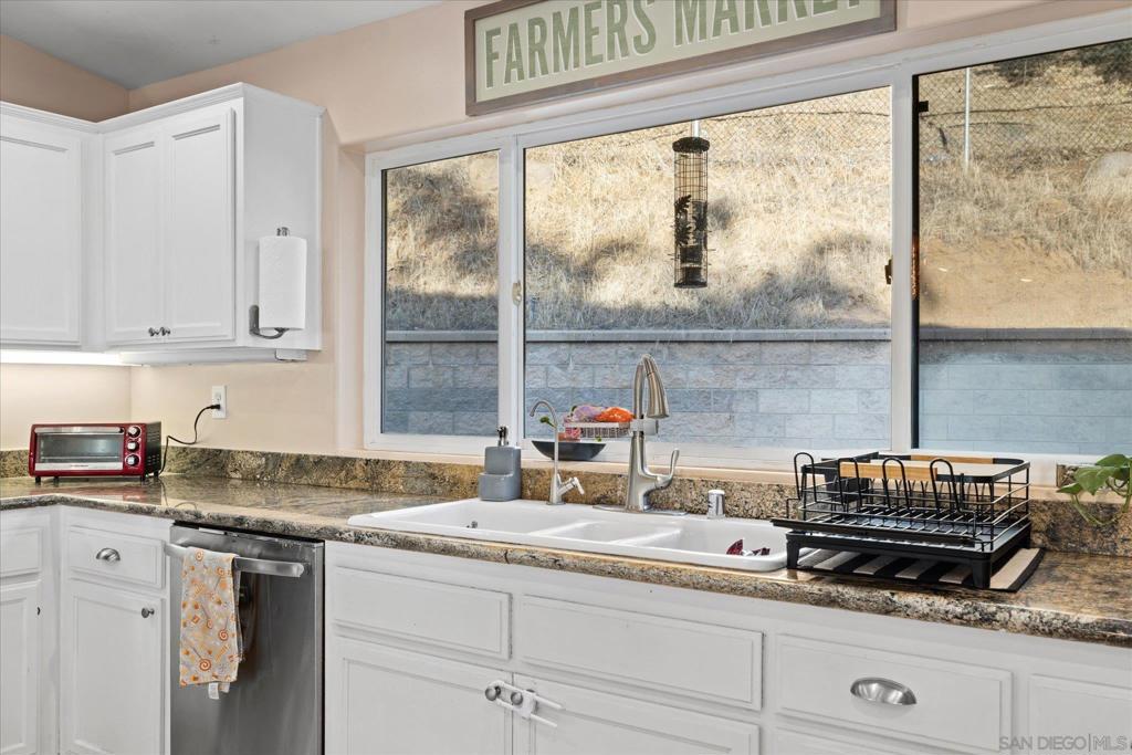 1714 Foss Rd Property Photo 18