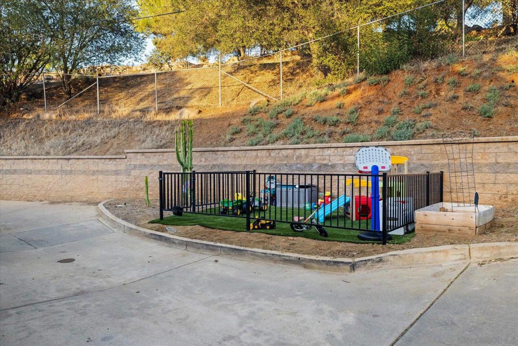 1714 Foss Rd Property Photo 37