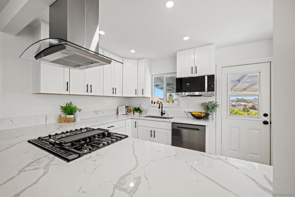 2951 MANOS DRIVE Property Photo 1