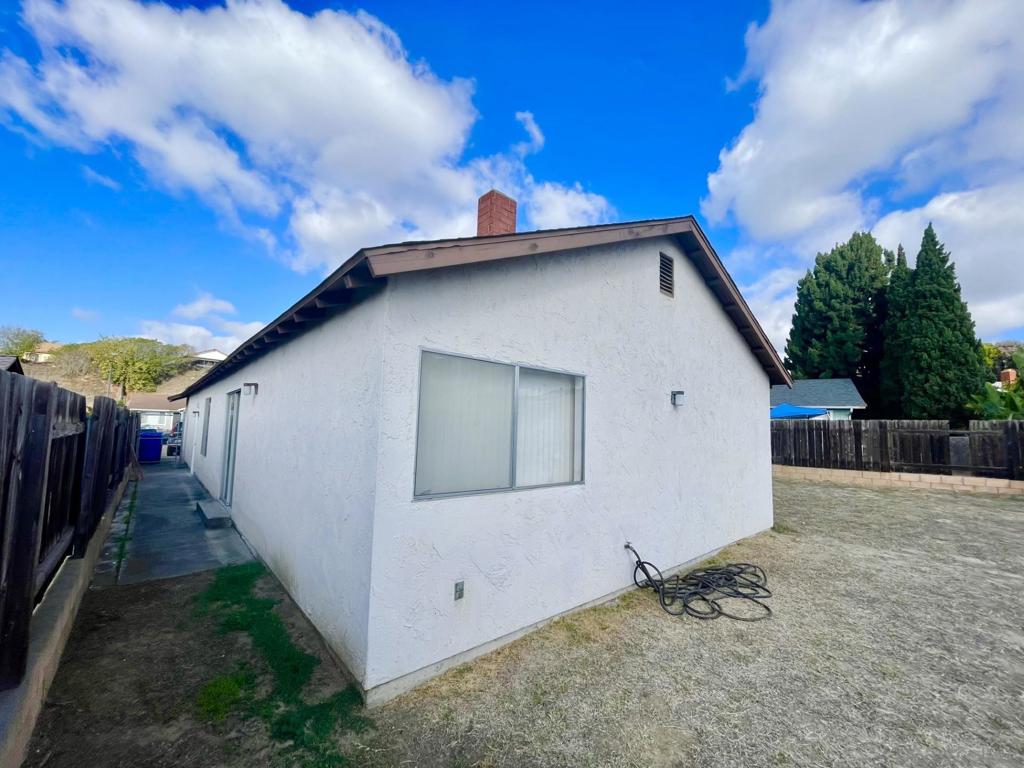 1537 Grewia Ct Property Photo 6