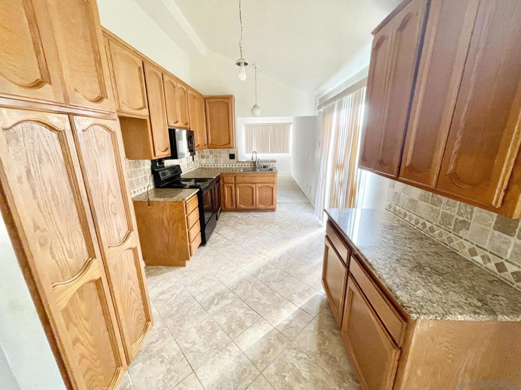 1537 Grewia Ct Property Photo 12