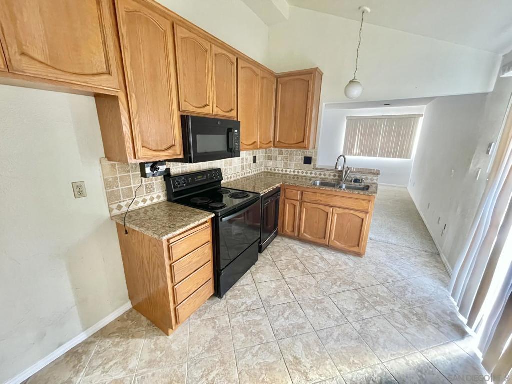 1537 Grewia Ct Property Photo 13